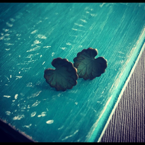 COPY - Verdigris lotus leaf stud earrings NWT - Picture 7 of 8